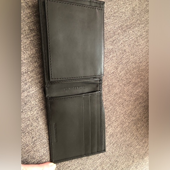 Michael Kors Black Leather Wallet Slight Scuff on Back Men’s Wallet - Picture 4 of 8